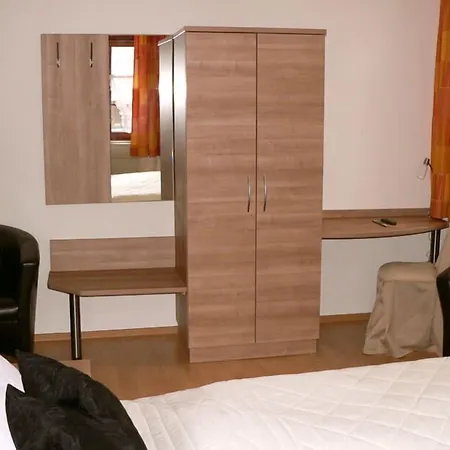 מלון Fraenkischer Gasthof-hotel Zum Koppen